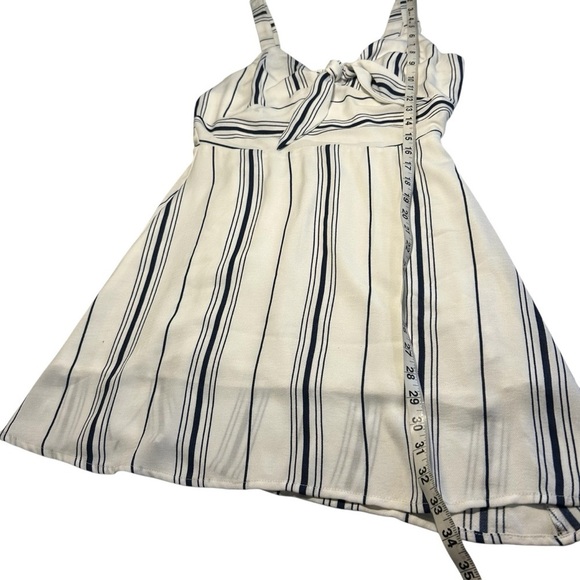 J.O.A Tie Front Fit and Flare Dress White and Navy Sz Small - Picture 7 of 10